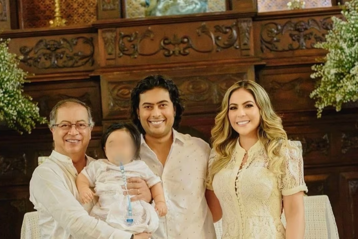 Presidente fue al bautizo del hijo de Nicolás Petro en Barranquilla y hasta se tomó foto con Laura Ojeda. 