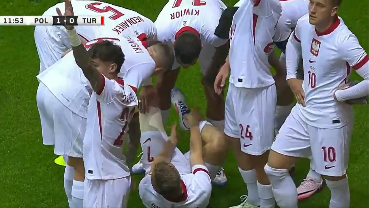 Selección de Polonia perdió una de sus estrellas, que se lesionó celebrando el gol que anotó: video y qué le pasó