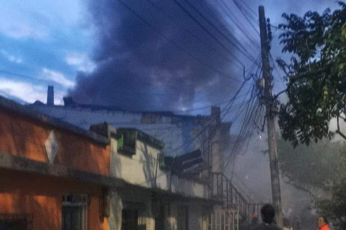 Grave explosión en zona residencial de Pereira: van 10 personas heridas y varias casas quemadas. Un vehículo de gas propano está involucrado en el hecho. 