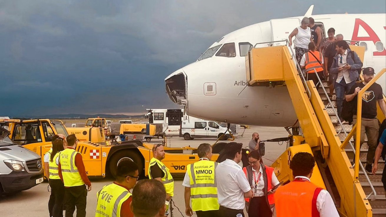 Avión en España terminó sin nariz por granizada y tormenta: fotos y cómo quedó.