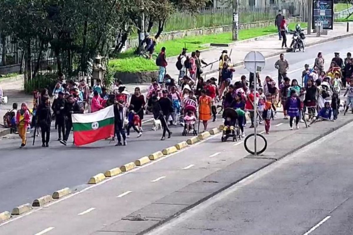 Manifestación de indígenas en carrera Séptima alteran operación de Transmilenio