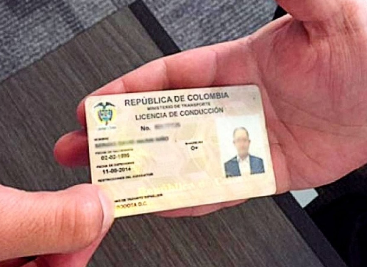 Licencia de conducción en Colombia que se debe renovar siendo menor de edad