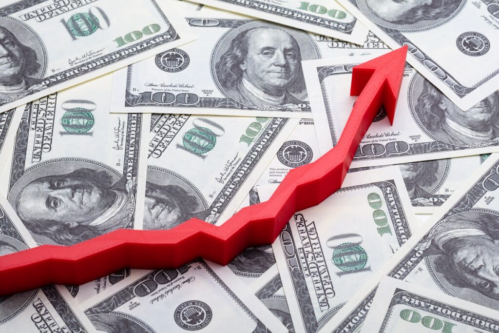 Imagen que ilustra el impacto del precio del dólar en viajeros colombianos / Shutterstock.