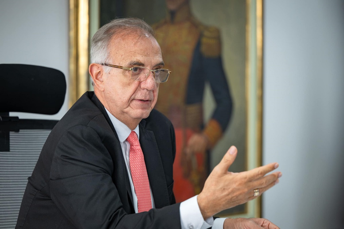 El ministro de Defensa, Iván Velásquez, a propósito de la propuesta de seguridad privada en Sincelejo.