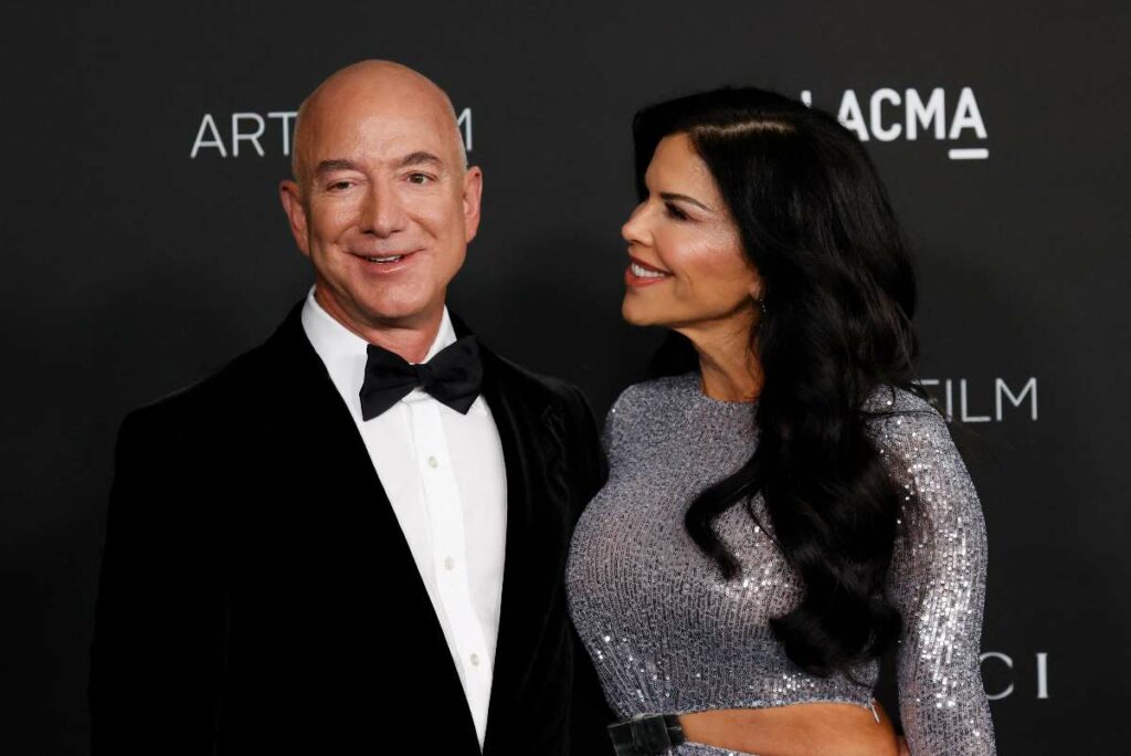 Jeff Bezos y Lauren Sanchez, novia de dueÃ±o de Amazon./ AFP