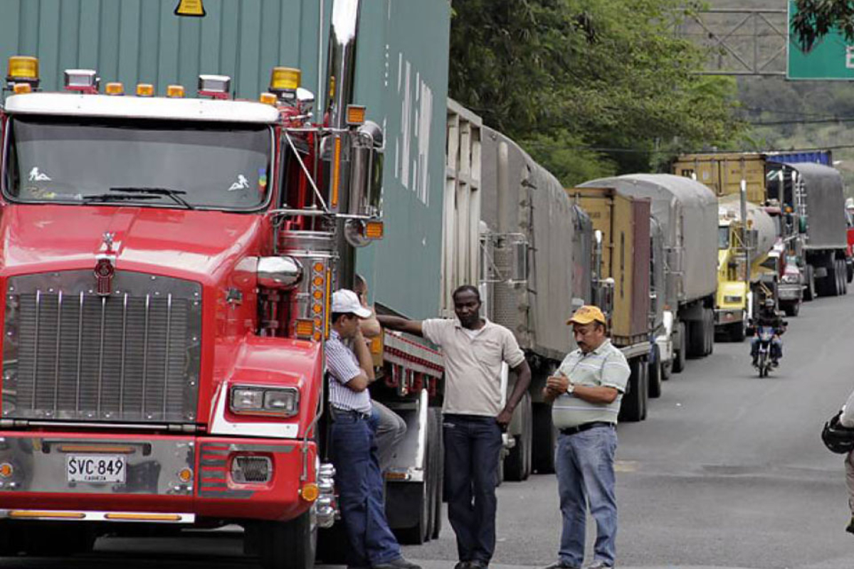 Foto de camioneros, en nota sobre dónde hay más bloqueos de vías en Colombia, consecuencias y qué pasa con Gobierno