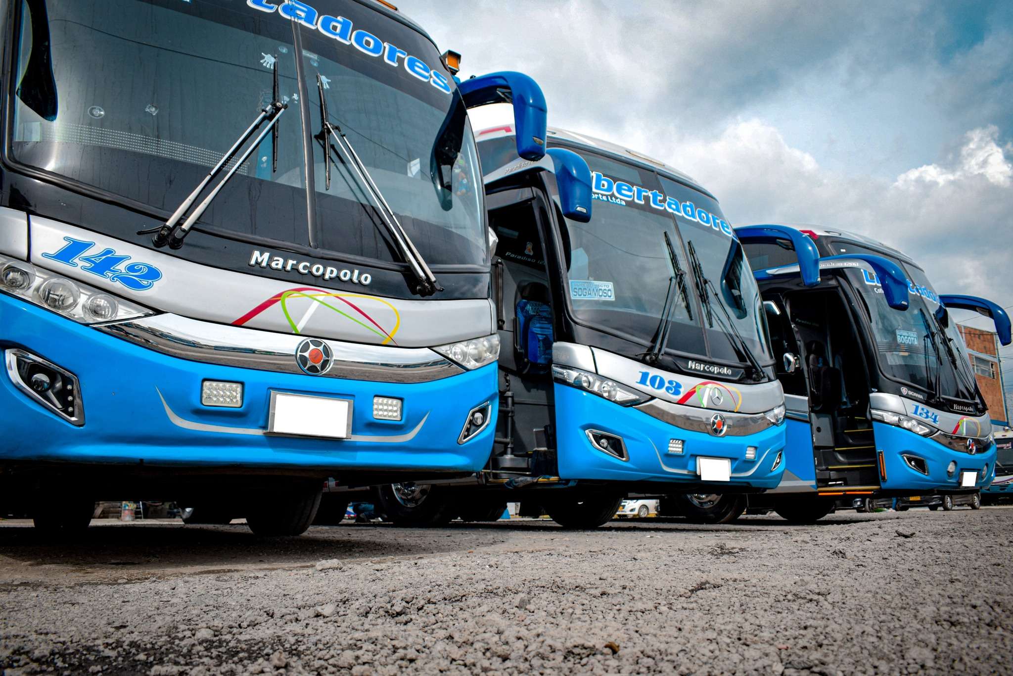 Foto de flotas, en nota de cuándo sube el precio de los tiquetes de buses en Colombia