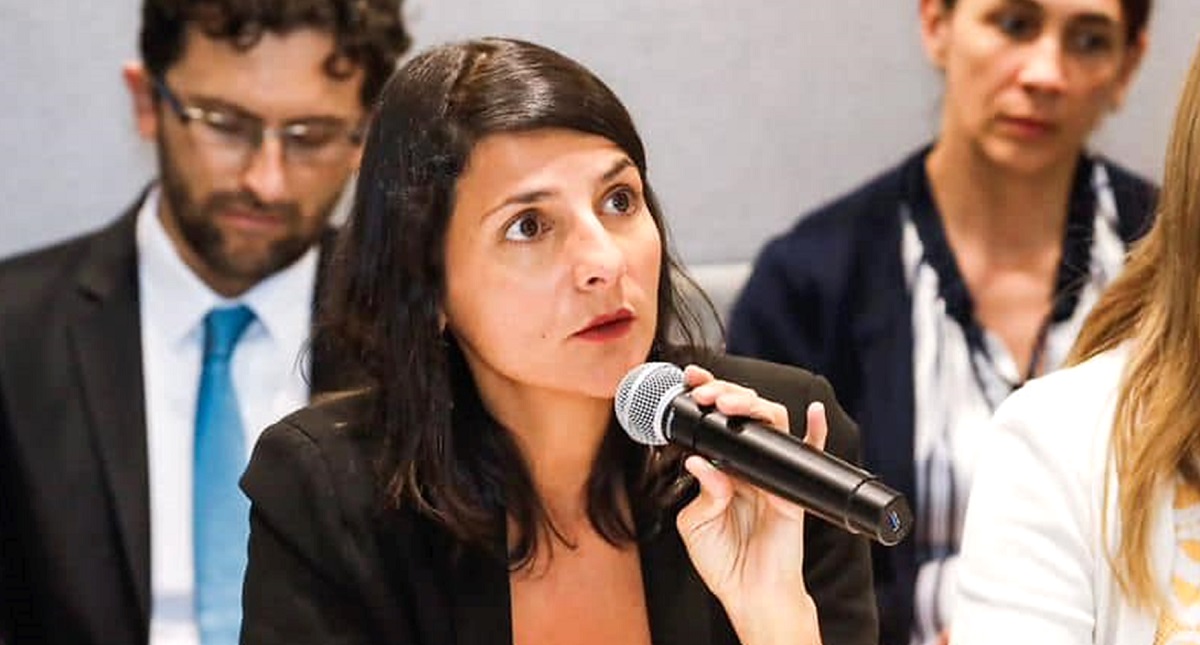 Irene Vélez aclara polémica con periodistas. 