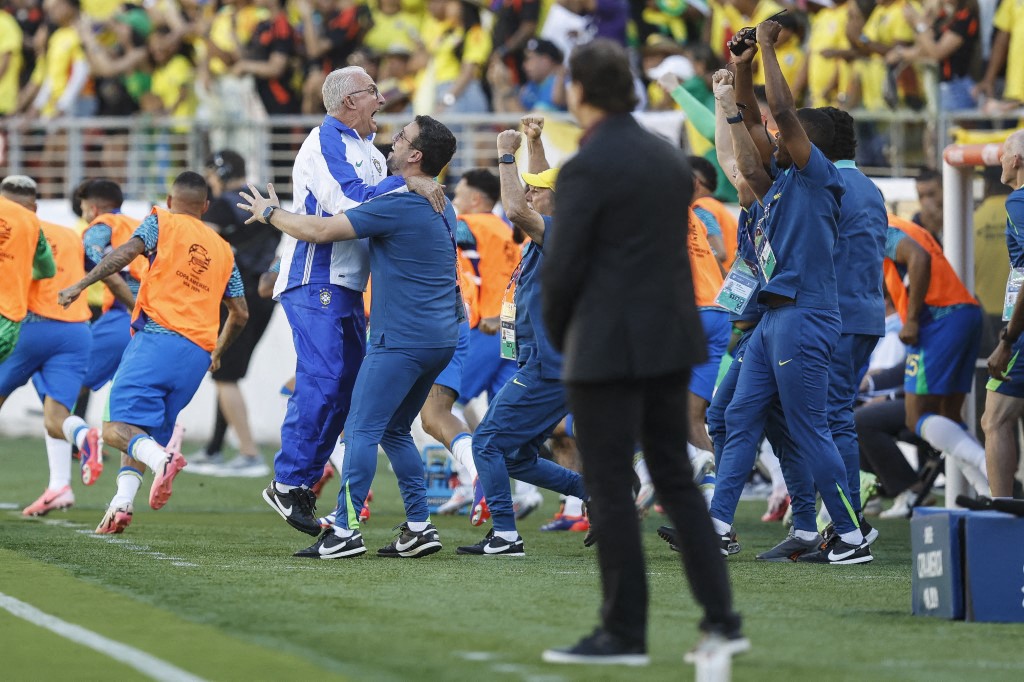 Dórival Junior, furioso con el árbitro de Colombia-Brasil.