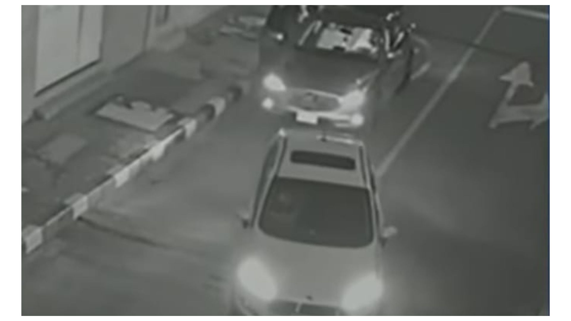Bogotá: ladrones roban carros en un auto hurtado y amenazan a víctimas con armas. 