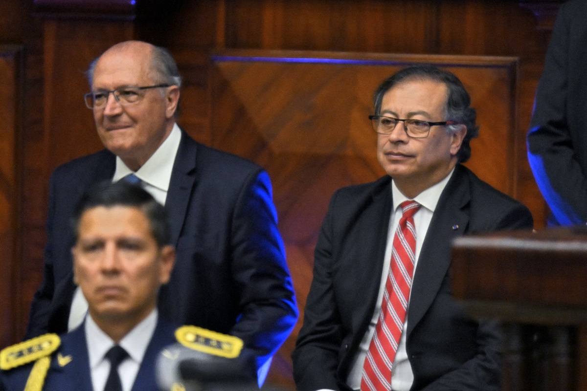 Empresarios reaccionan la propuesta de una nueva asamblea constituyente en Colombia de Gustavo Petro