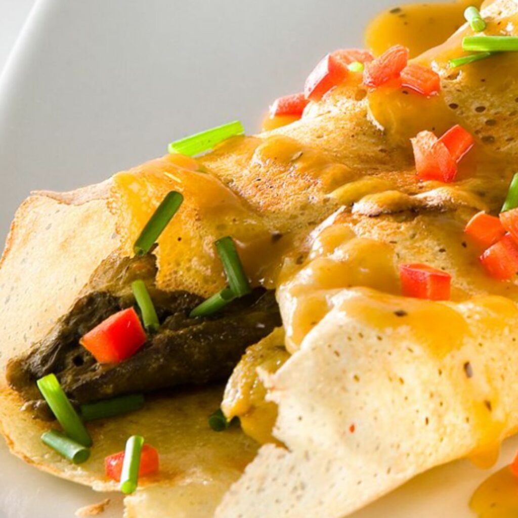Crepe de Pollo Thai de Crepes & Waffles.
