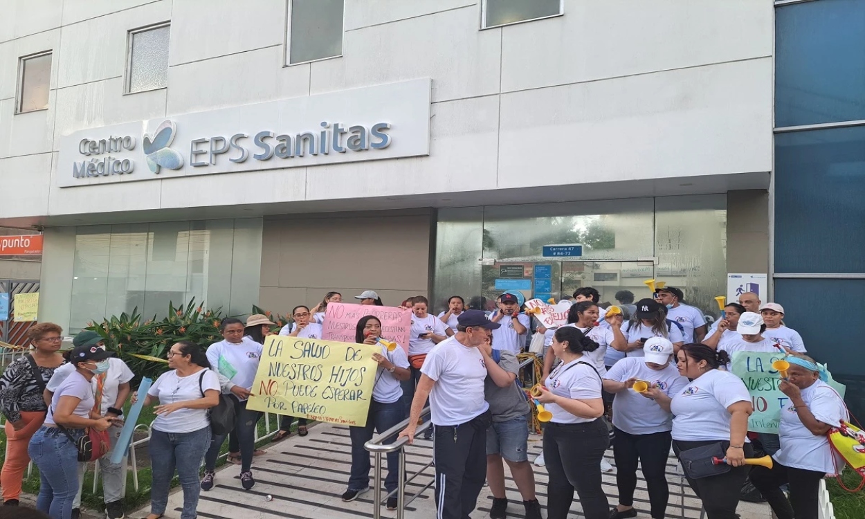"Intervinieron la EPS y estamos peor": usuarios protestan contra Sanitas en Barranquilla