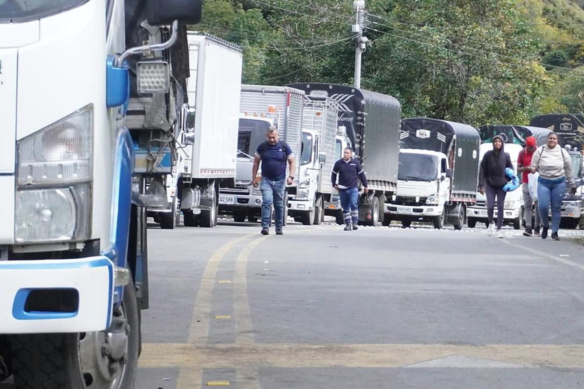 Camioneros levantan bloqueos en Nariño tras diálogos con el Gobierno