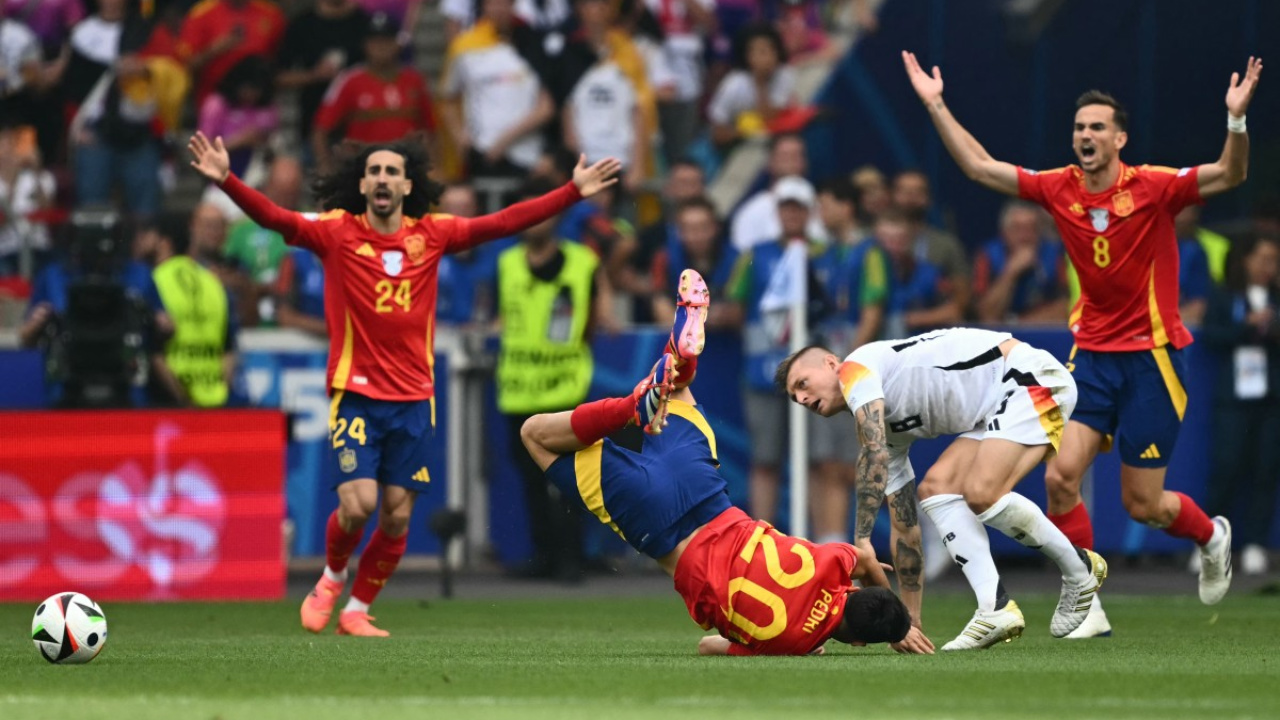 Toni Kroos le metió dura patada a Pedri en España vs. Alemania y lo lesionó: video