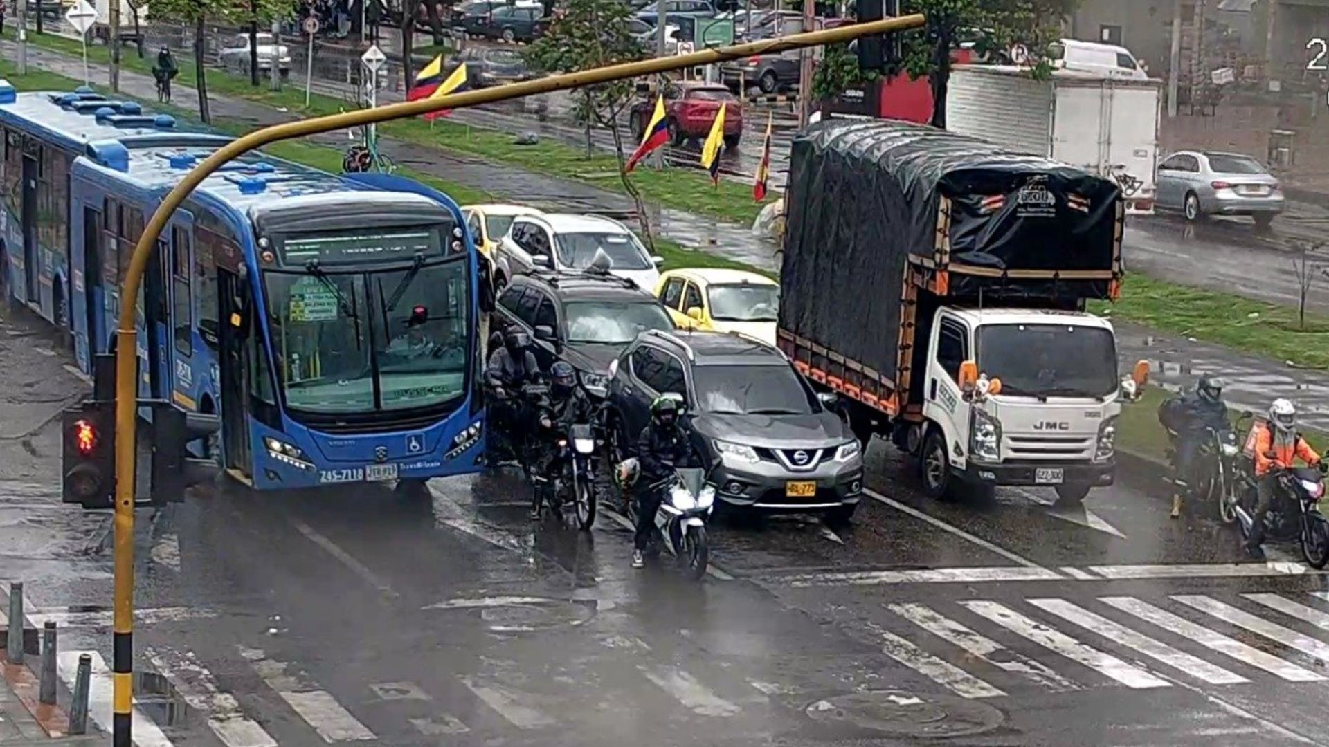 Movilidad en Bogotá hoy: fuerte lluvia en el norte de Bogotá complica tráfico