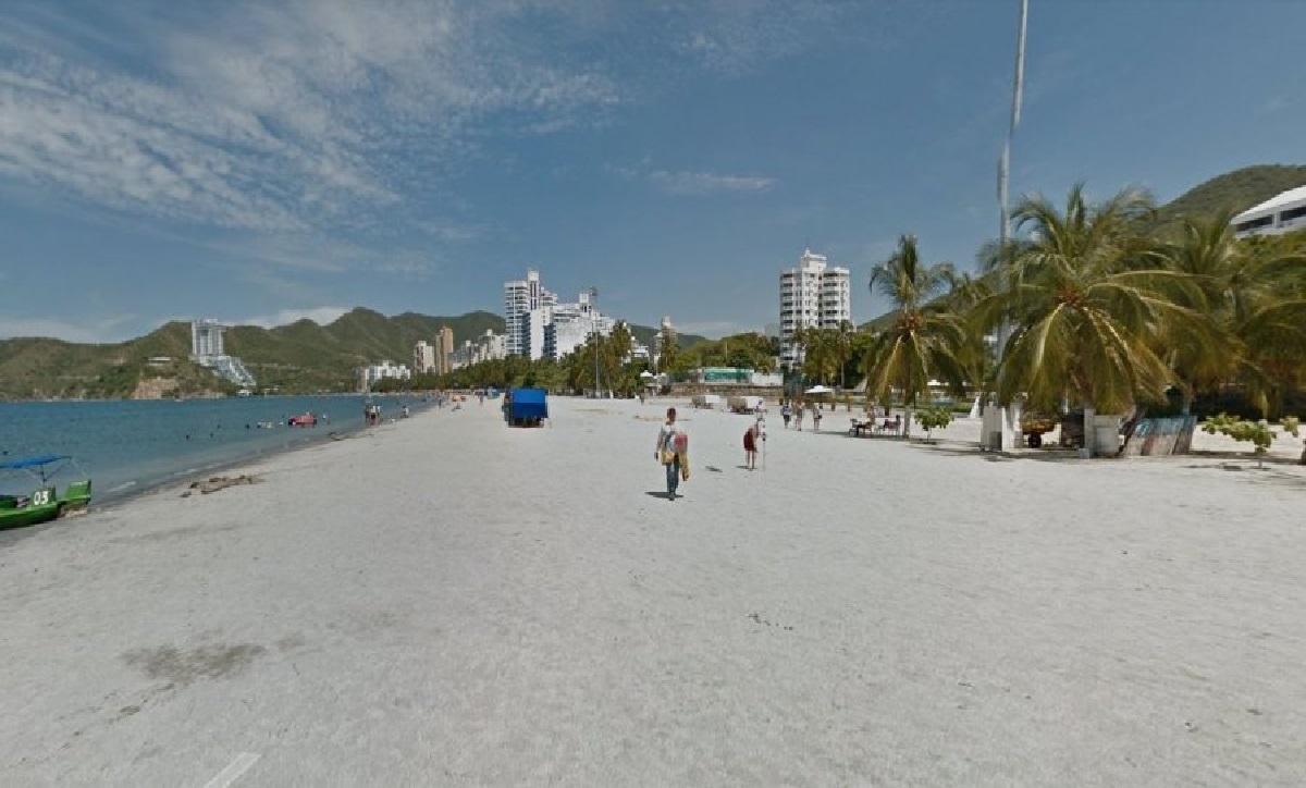 Trabajador de aseo en Santa Marta devolvió maletín con 1 millón a turista que lo había perdido en la playa