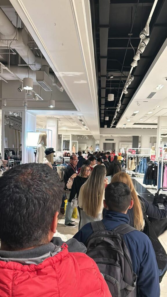 Filas en Forever 21 / Pulzo