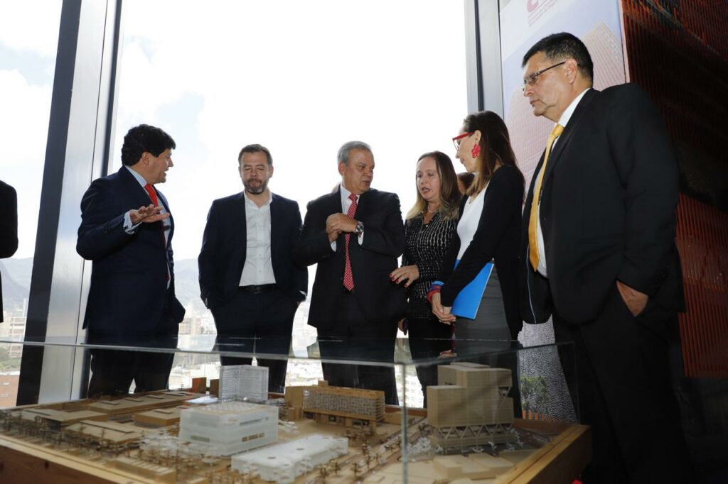 Representantes de la Alcaldía, la CCB, el Sena y más, estuvieron en la presentación de los estudios / Foto: Cortesía