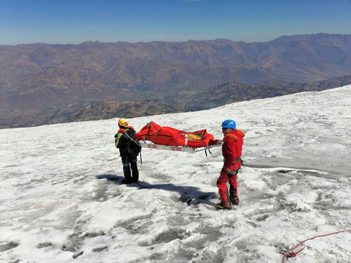 Hallan el cuerpo momificado de un turista desaparecido hace 22 años en un nevado en Perú