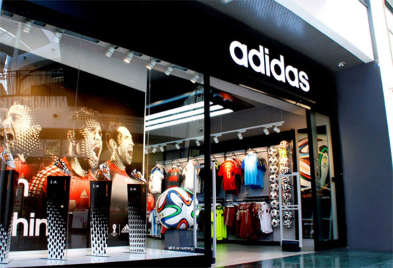Adidas anunció descuentos de más del 50 % en ropa y zapatos en todo Colombia
