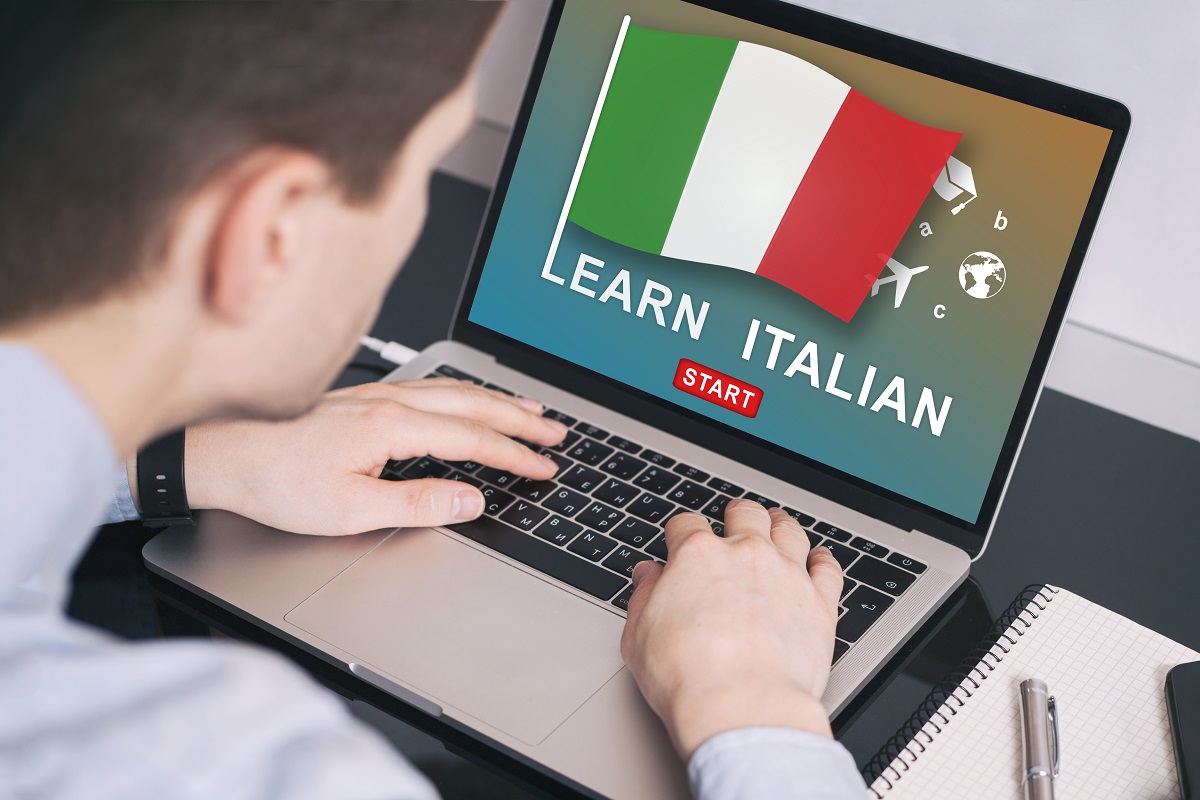 Persona aprendiendo italiano