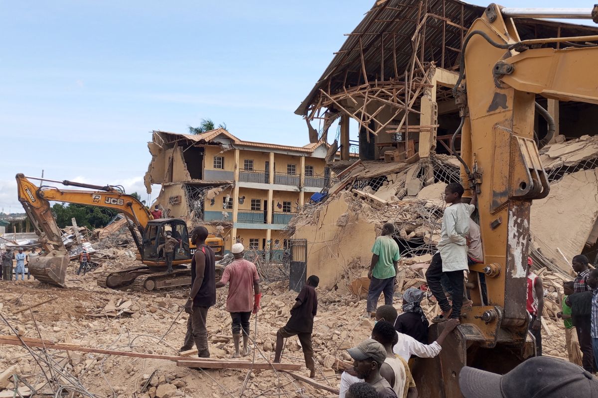 A 21 muertos asciende la cifra de víctimas por derrumbe de un colegio en Nigeria