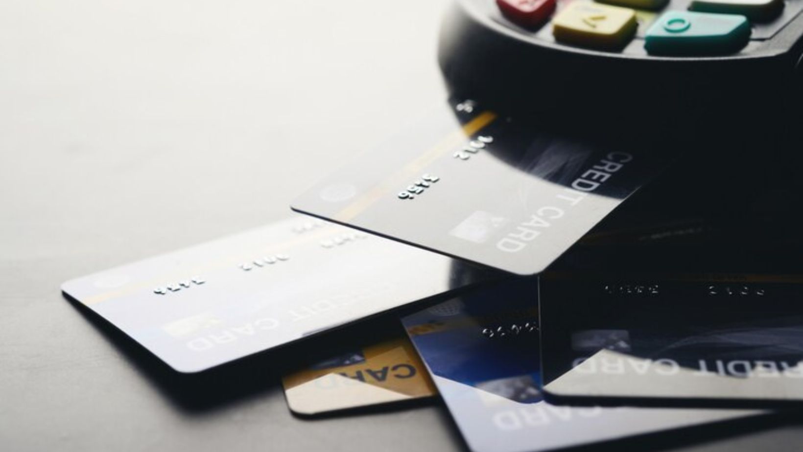 Nueva modalidad de robo de tarjetas bancarias: se hacen pasar por bancos