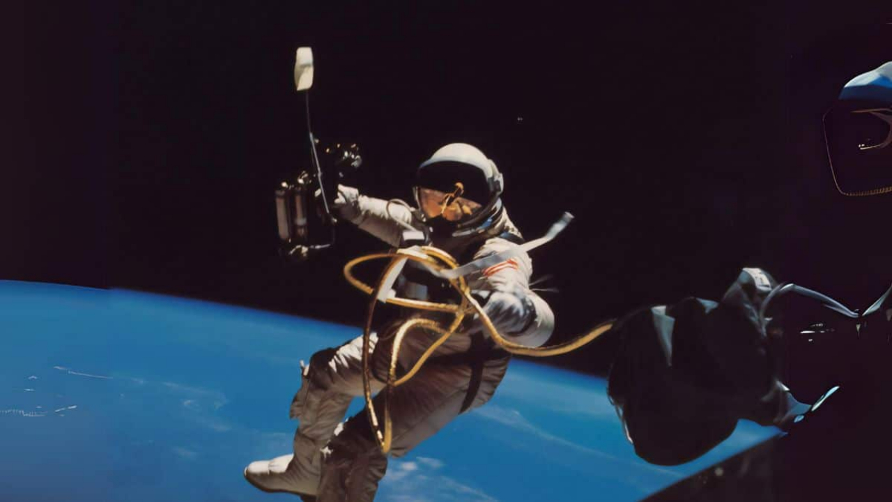 Astronauta, a propósito de cómo hacen los astronautas para tomar agua potable y de dónde la sacan: detalles