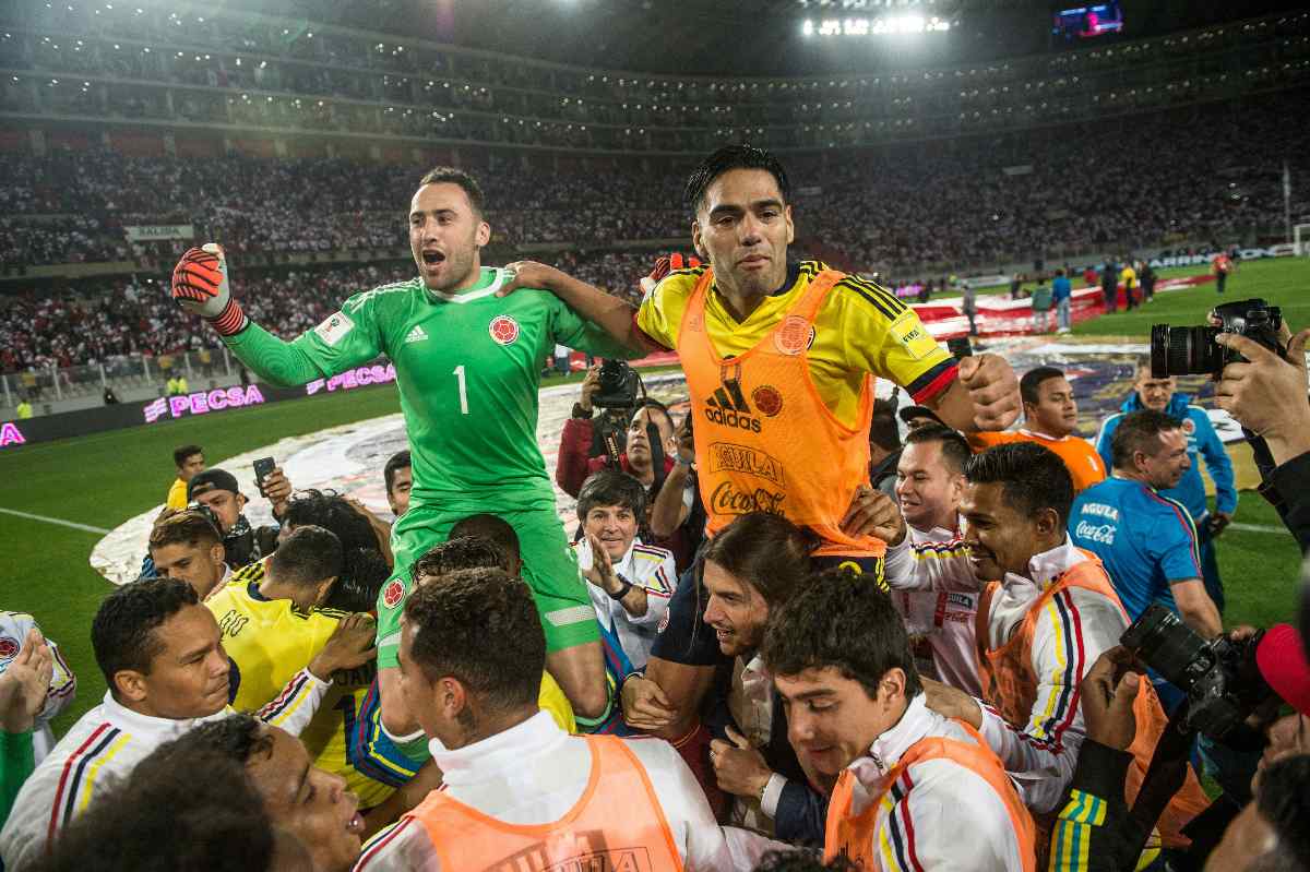 Foto de David Ospina con Falcao García, en nota de cuánto ganan en Nacional y Millonarios.