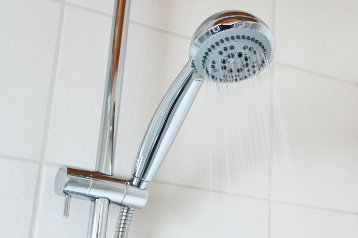 Cómo limpiar los agujeros de la ducha y mantenerla impecable: guía completa