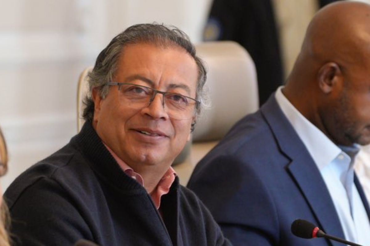 Senador Miguel Uribe rechazó objeción presidencial a proyecto de días sin IVA