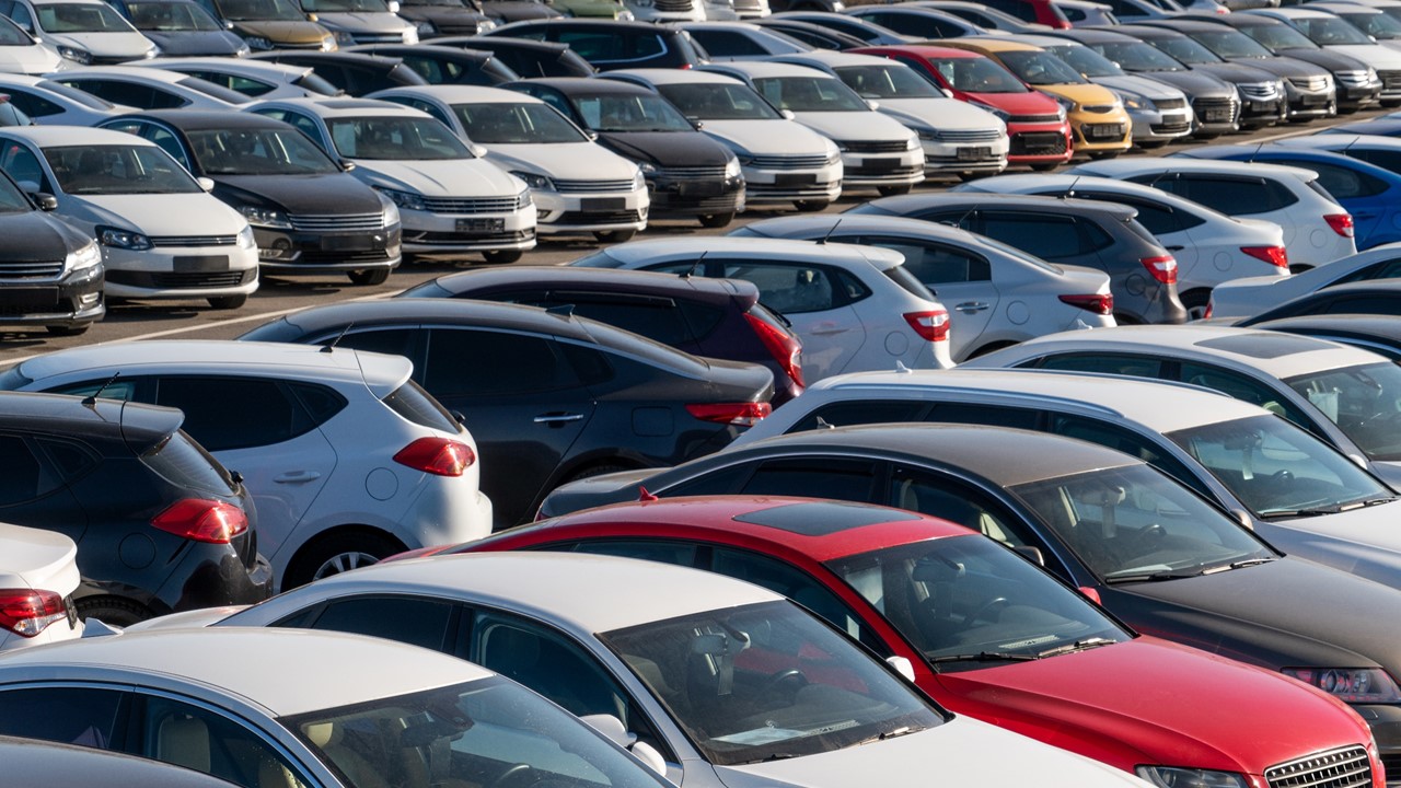 Carros nuevos que venden Toyota, Renault, Chevrolet, Kia y Mazda son más comerciales.