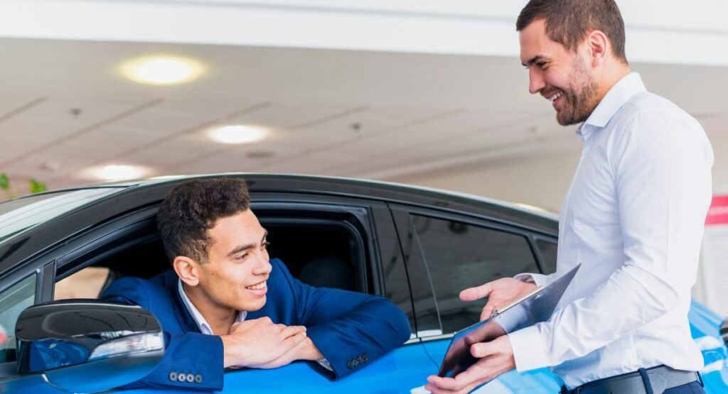 Buscan reducción en impuestos de carros / Freepik