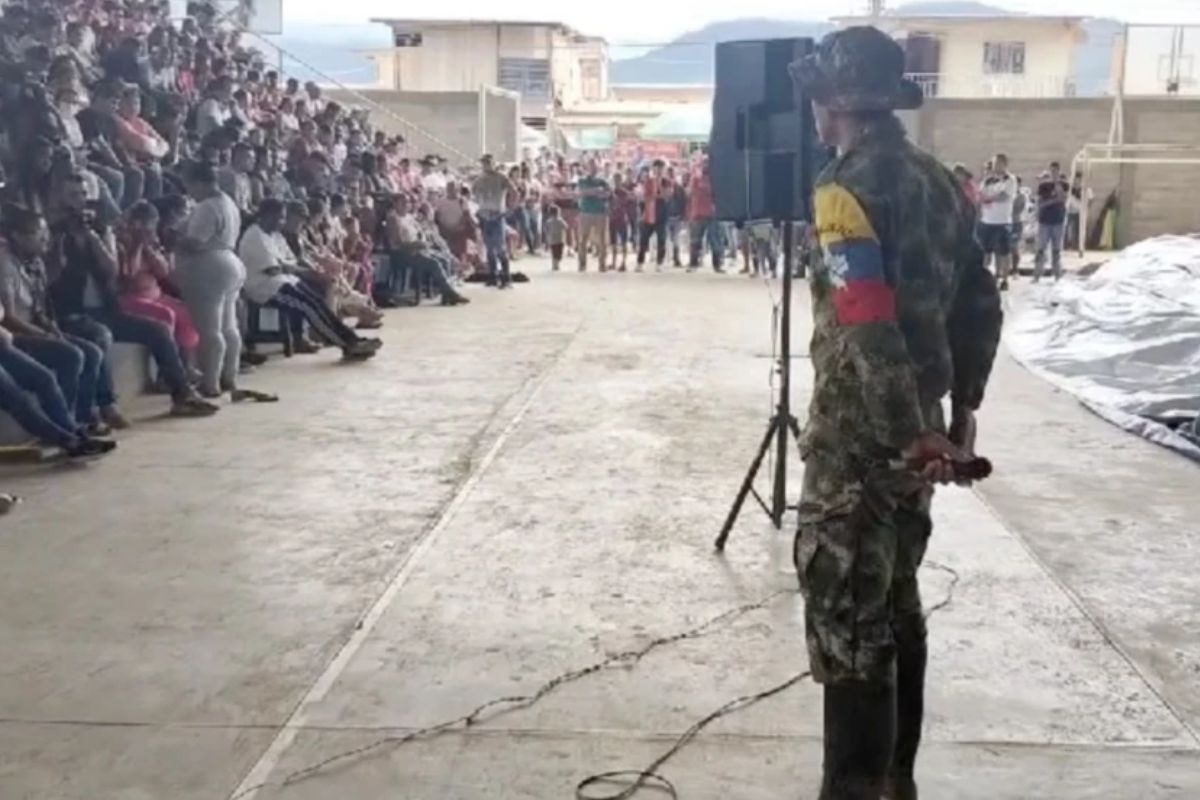 Líder de disidencias que mataron a un niño con un dron en Cauca pidió minuto de silencio