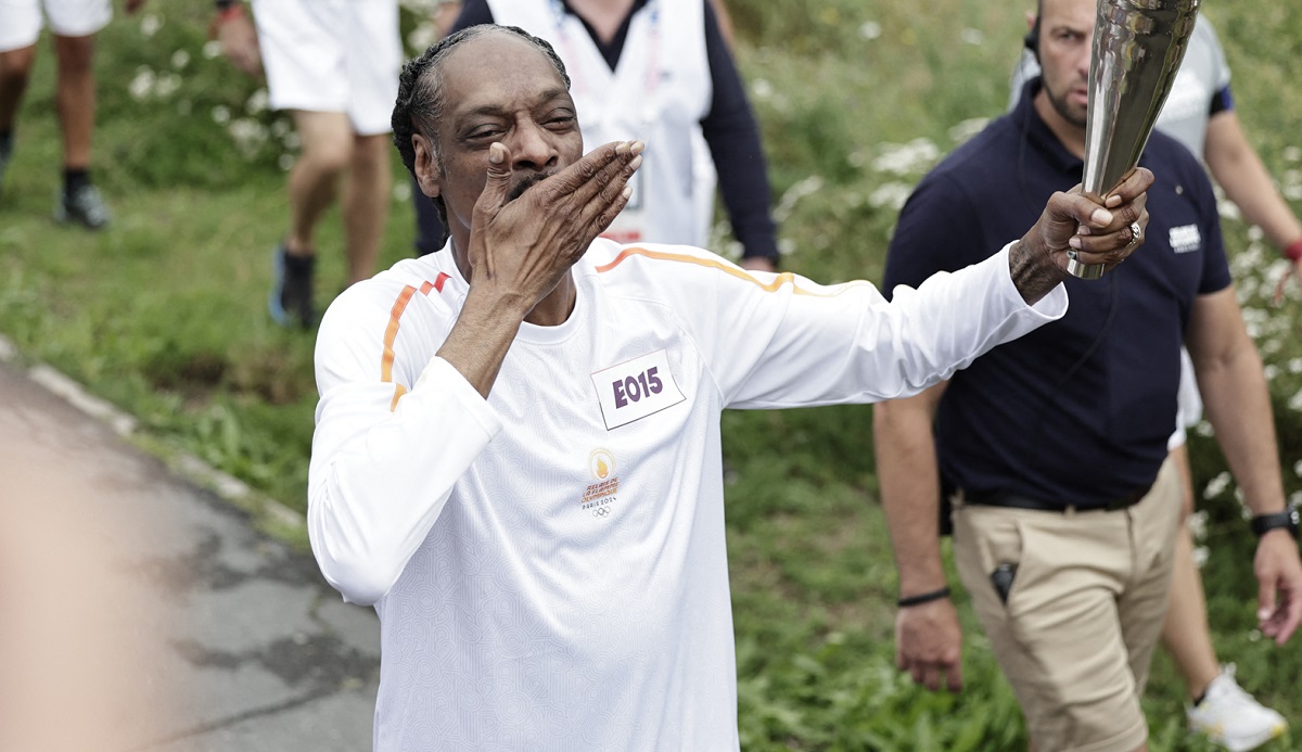 Snoop Dogg, que bailó en Juegos Olímpicos de París 2024 cargando la antorcha