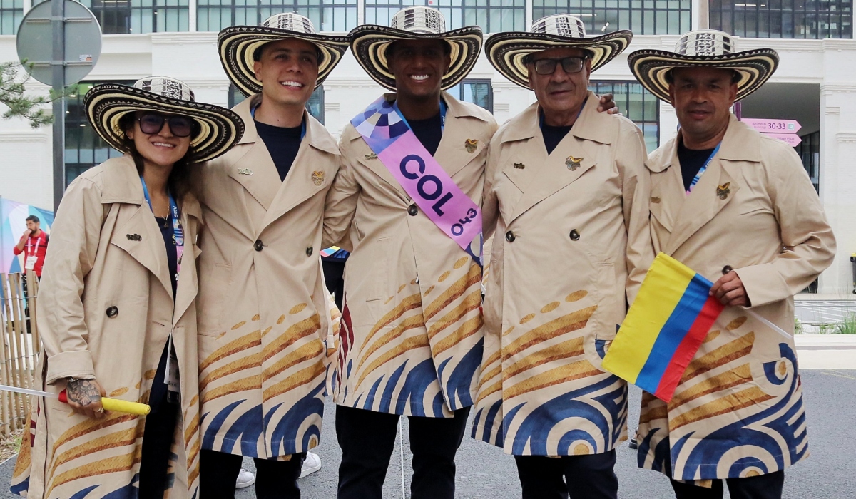 Precio y marca de gabardina de Colombia en inauguración Juegos Olímpicos 2024