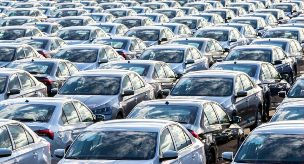 Marcas de carros, afectadas por caída en ventas / Shutterstock