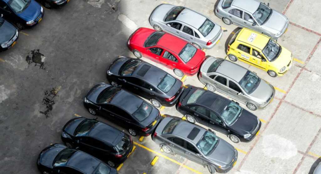 Subasta de carros / Shutterstock