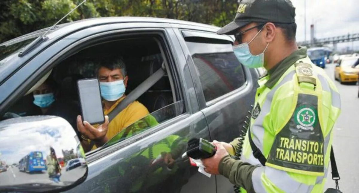 Multa por no dejar pasar ambulancias. 