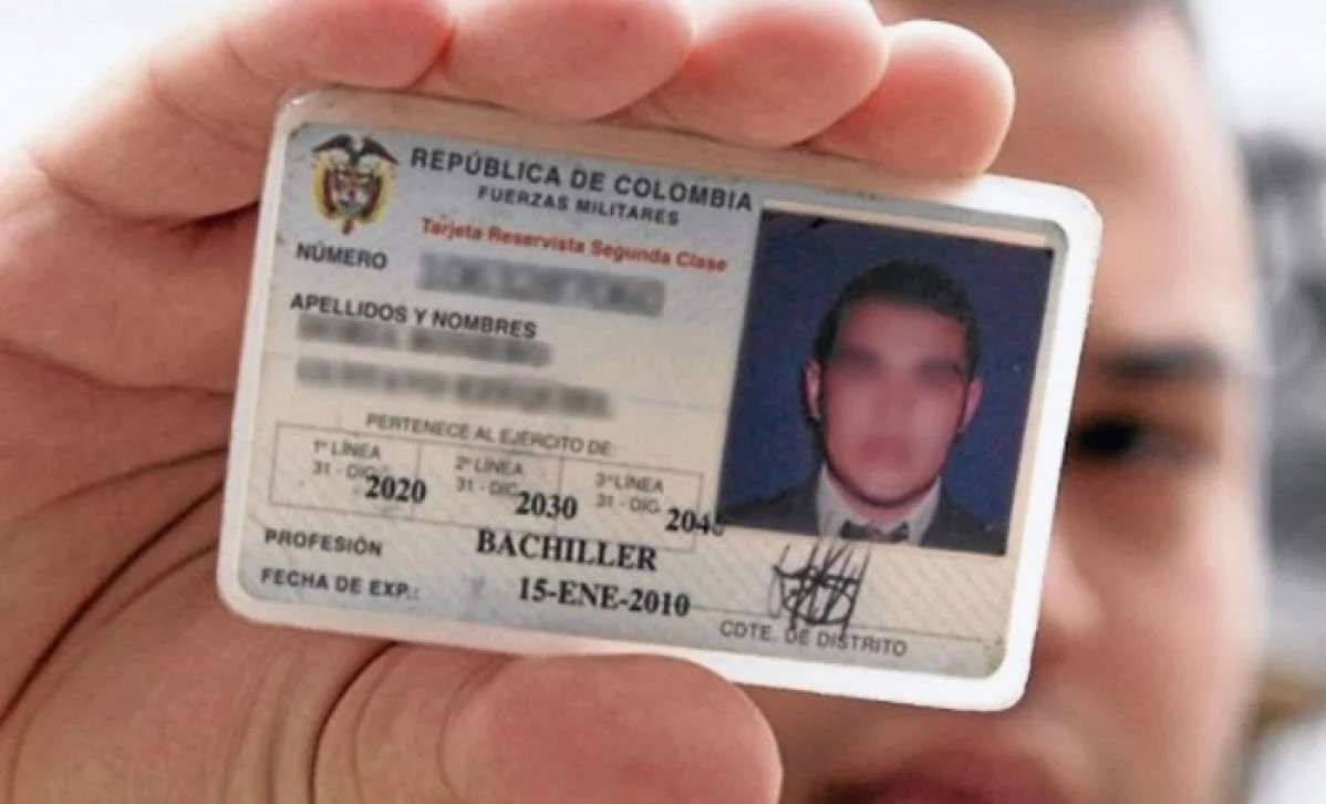 Foto de documento, n nota de quiénes pueden sacar libreta militar gratis en Colombia: así se sabe si aplica