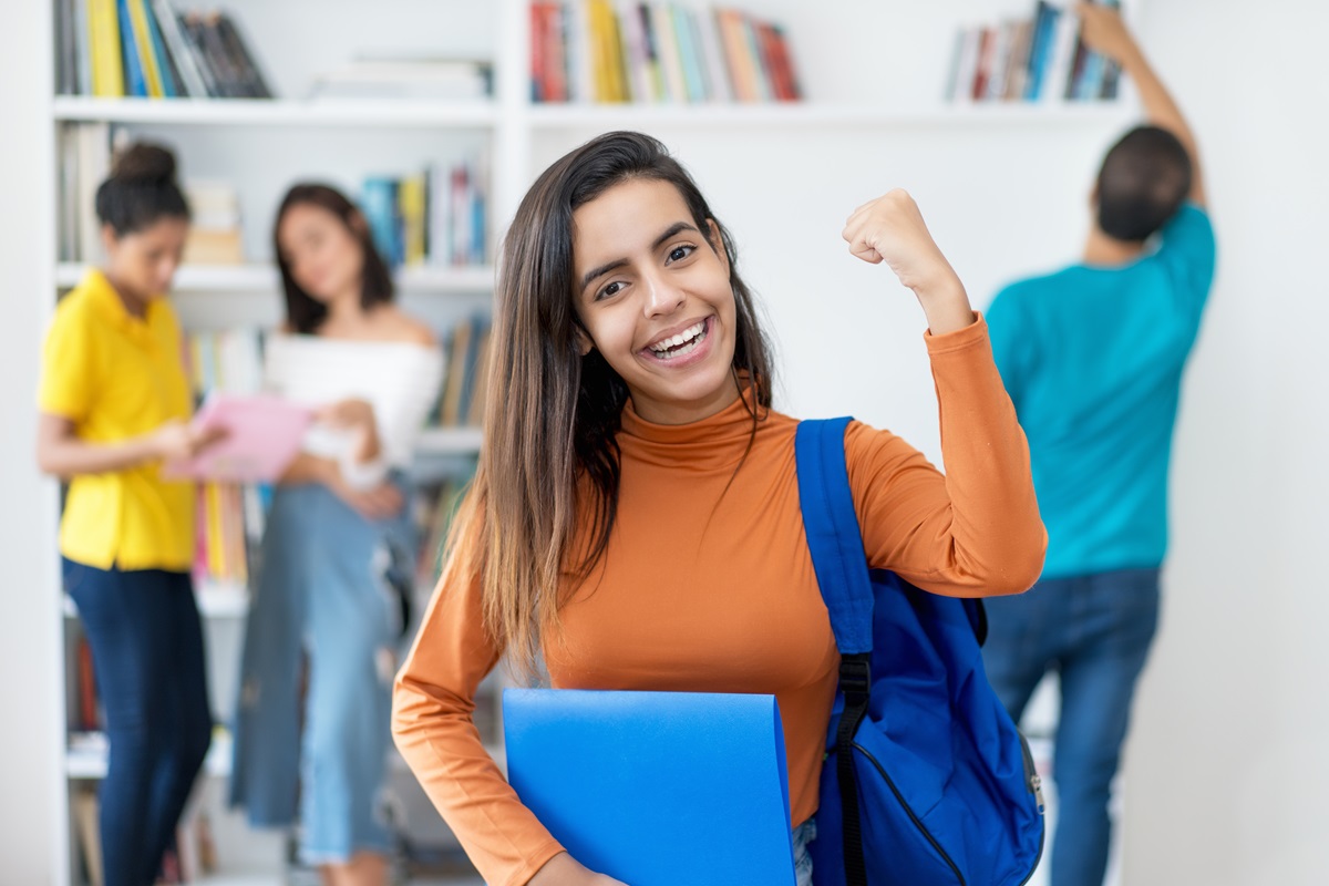 La Universidad de Stanford, en Estados Unidos, soprendió y lanzó becas para estudiantes colombianos; dicen cómo aplicar, beneficios y más.