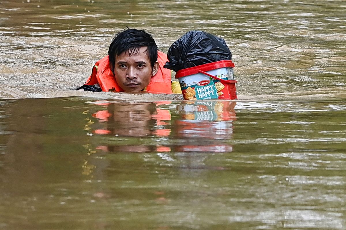 En Vietnam el paso del tifón Yagi deja 60 muertos , 40 desaparecidos y 752 heridos