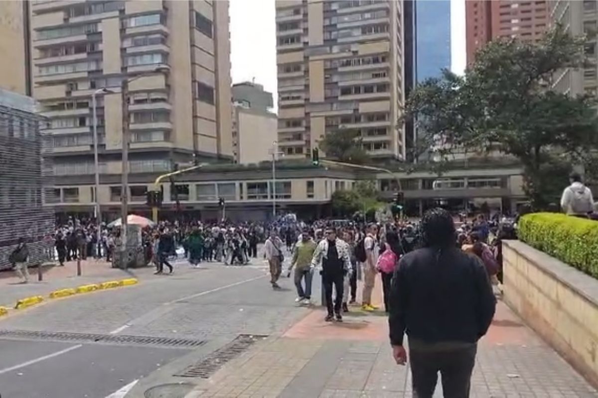 Protestas en Bogotá hoy crean problemas en Transmilenio y SITP: hay cierres