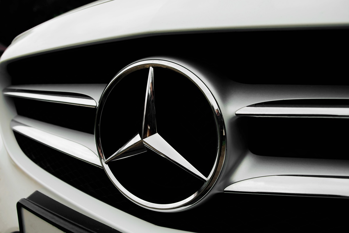 Mercedes-Benz recibió multa por señalamientos de acoso y discriminación