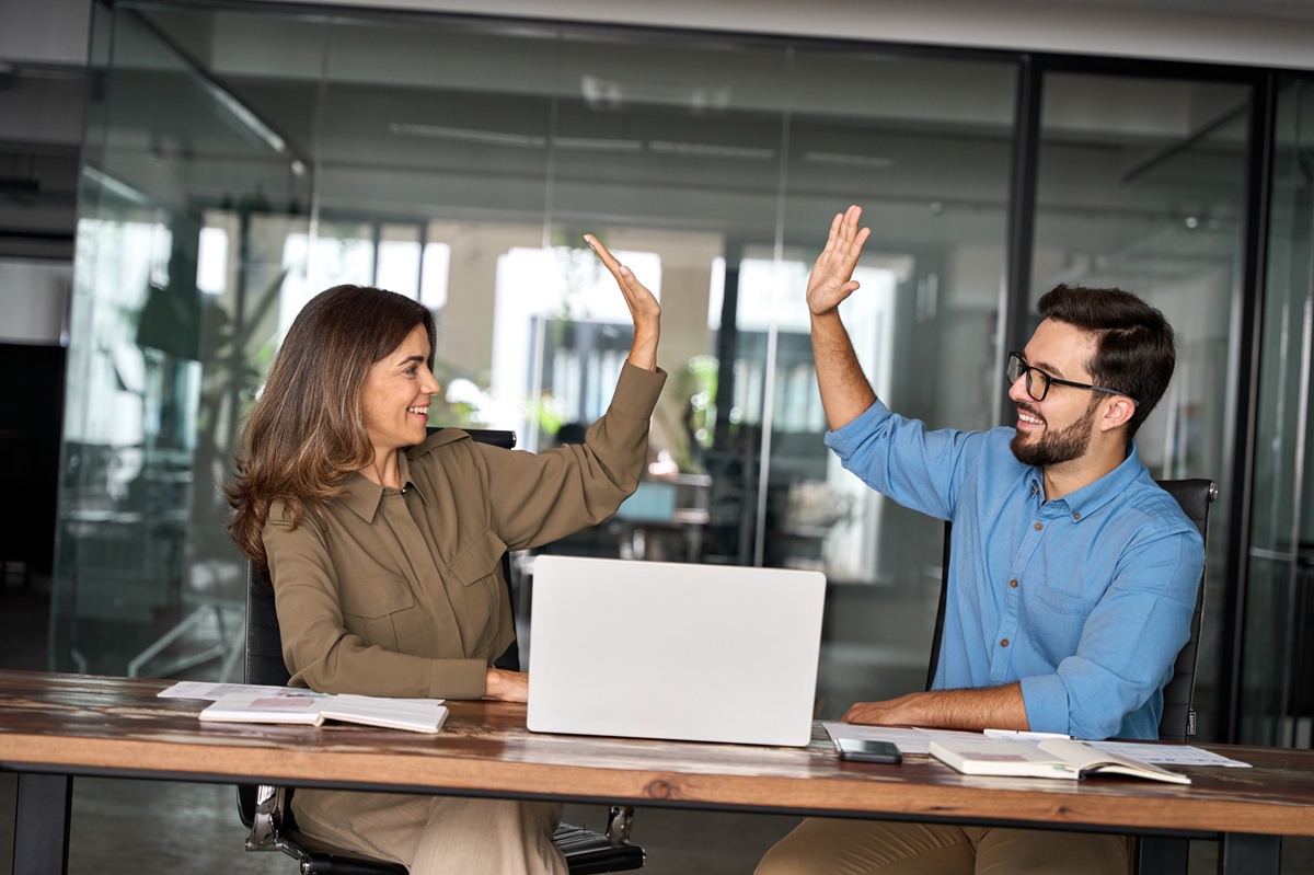 Ofertas de empleo de Compensar e Icetex para los jóvenes sin experiencia