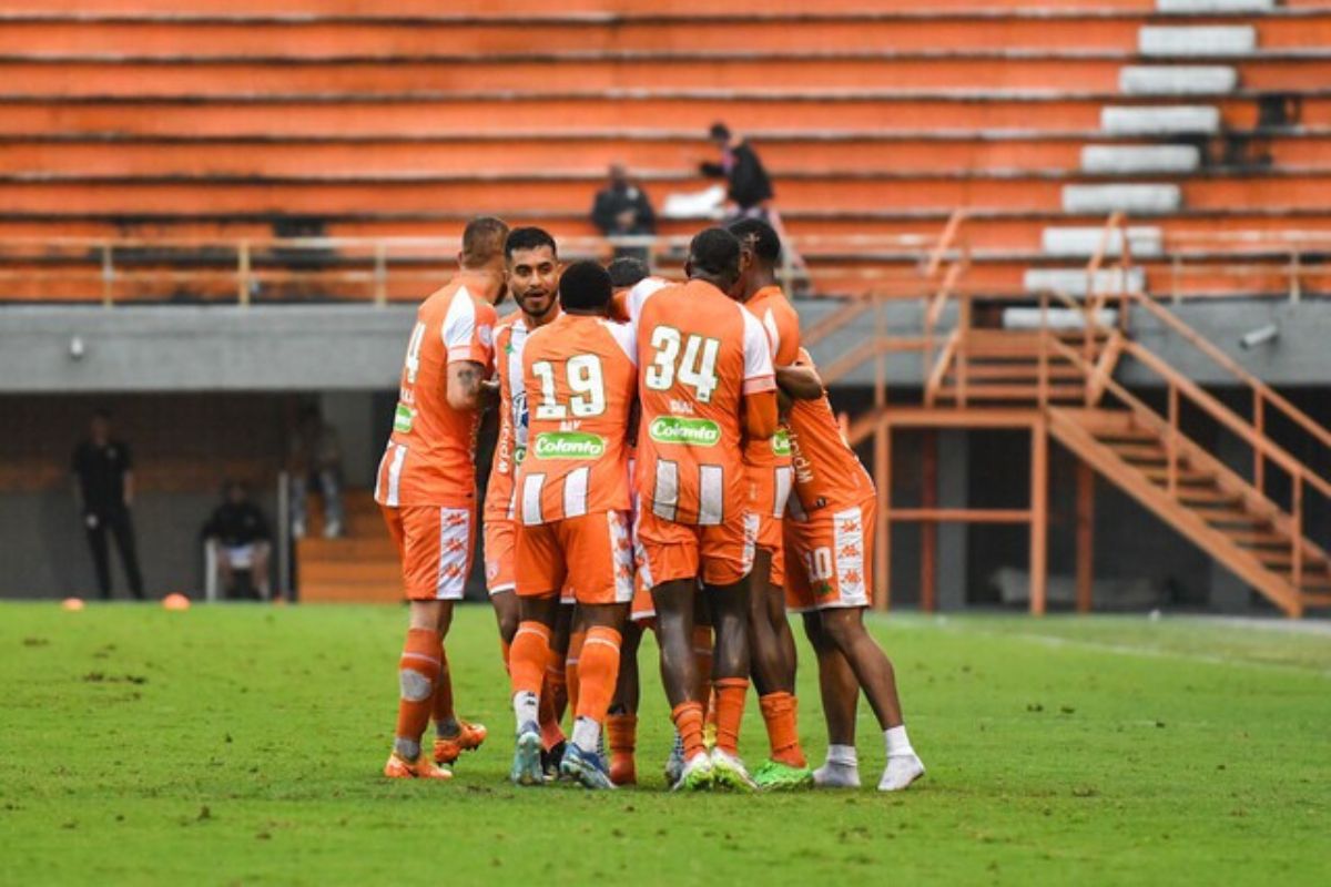 Futbolista de Envigado estaría metido en apuestas, según Javier Hernández Bonnet