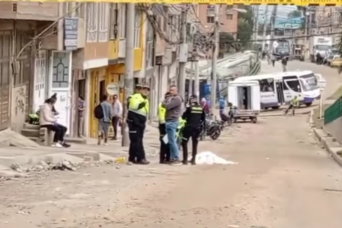 Sicariato en Soacha, Cundinamarca: hombre fue asesinado mientras caminaba muy cerca de un colegio. El homicida escapó. 