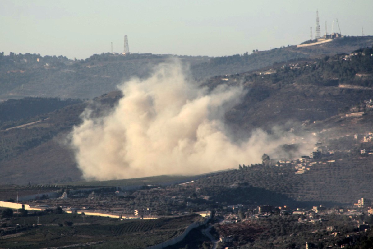 Israel bombardeo un hospital en la Franja de Gaza este sábado Lebanese village of Kfarkila near the border with Israel on October 19, 2024, amid the ongoing war between Israel and Hezbollah. (Photo by AFP)