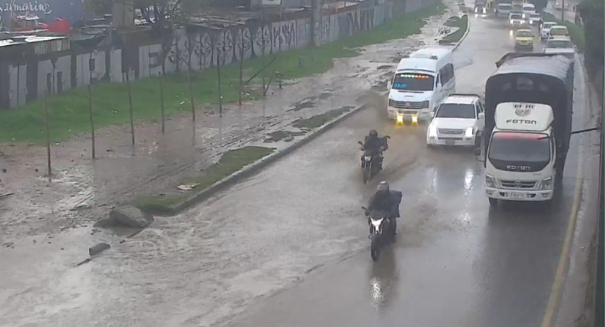 Lluvias en Bogotá: reportan inundaciones en varias vías por fuerte aguacero en la tarde de este 5 de noviembre.